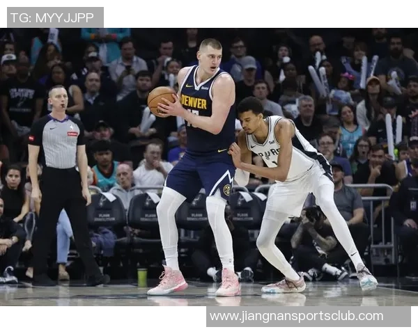 约基奇对抗训练后与裁判深入交流20分钟探讨比赛规则与判罚细节