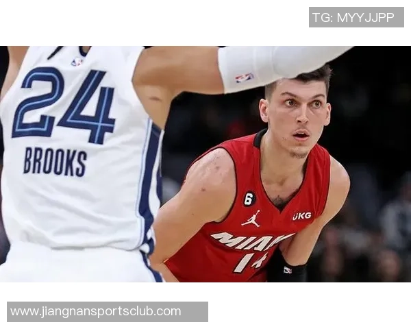 希罗上半场表现出色下半场失常仅得0分球队遭遇困境